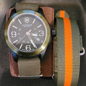 Victorinox 241514 Men Swiss Army Original Green Dial Green Nylon Watch